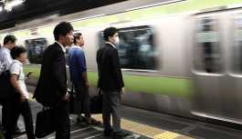 Tokyo metrosunda sıkışıklığı gidermek için bedava yemek teklifi
