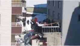 Bitlis'te bir kafenin çatısı çöktü: Yaralılar var