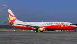 Çinli havayolu şirketi uçak motoruna bozuk para atan yolcuya dava açacak