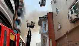 Kadıköy'de dernek binasında yangın