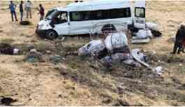 Mevsimlik işçileri taşıyan minibüs kaza yaptı: 30 yaralı