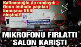 Mikrofonu fırlattı salon karıştı