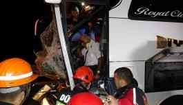 Son dakika… TEM’de yolcu otobüsü TIR’a çarptı! 37 Yaralı var