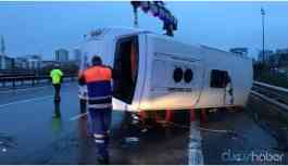 Servis midibüsü devrildi: 16 yaralı