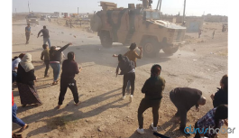 Kobani’deki ortak devriye sırasında TSK araçları taşlandı