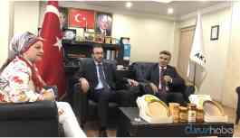 AKP'li başkanın tek hizmeti: Gelene gidene bal ikram etmek