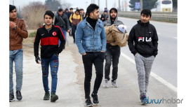 Edirne'de mülteciler Yunanistan sınırına yürüyor