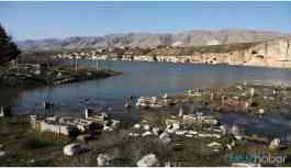 Antik kent Hasankeyf’te taşınmayan mezarlar sulara teslim