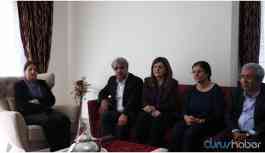 Eş genel başkanlardan Mızraklı'nın ailesine ziyaret: Bu devran böyle gitmez