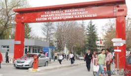 Hasta asistan, doktor şefi tarafından çalıştırıldı, virüsü en az 7 kişiye bulaştırdı