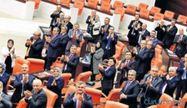 Sağlıkçıları alkışlayıp 'sağlıkta şiddet yasasını' reddettiler