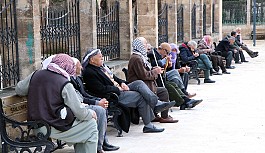 65 yaş üstü vatandaşların izin saatleri değişti