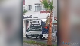 Belediyenin yardım kolileri AKP binasına taşındı