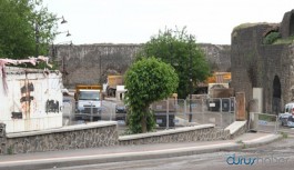Diyarbakır’da yasak Sur’da yıkım
