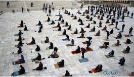 Sosyal mesafeli ilk Cuma namazı