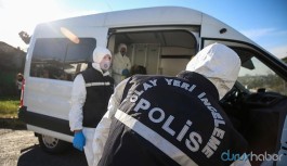 Olay yerinde delil toplaması gerekenler aksine temizlik yapıyor