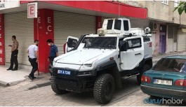 Polisin üzerine saksı düştü: 2 gözaltı
