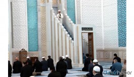 Türkiye'de camide bayram namazını sadece 'seçilmiş cemaat' kıldı