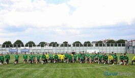 Bursaspor George Floyd için diz çöktü