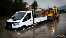 İzmir ve Kütahya'da sağanak yağış hayatı felç etti