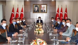 Kayyım AKP'lilerle vedalaşmadan gitti