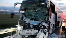 Yolcu otobüsüyle kamyon çarpıştı: 2 ölü, çok sayıda yaralı