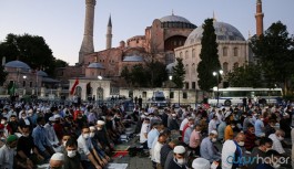 Ayasofya'da ilk namaz tartışması: 'Namaza davet'ten 'davetli namaz'a dönüştü