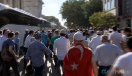 Kalabalık polis bariyerini yıktı, tekbirler ile Ayasofya'ya koştu