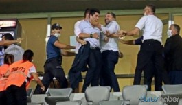 Seyircisiz maçta tribünde tekme tokat kavga