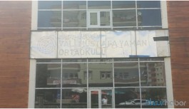 Eski kayyımın ismi siliniyor