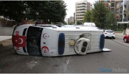 Ambulans kazasında 4 sağlık çalışanı yaralandı