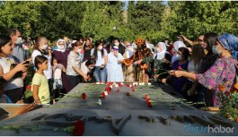 Apê Musa mezarı başında anıldı