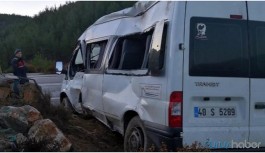 Tarım işçilerini taşıyan minibüs devrildi: 11 yaralı