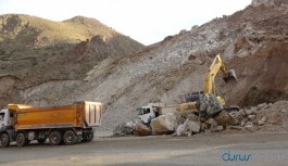Yol yapım çalışmasında göçük: İki işçi yaralandı