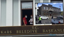 Kayyım kararının ardından Kars Belediyesi'nde hareketli dakikalar