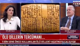 Sunucunun canlı yayındaki zor anları: Bir o...pu buluyorlar