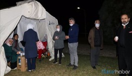 Çadırdaki depremzedeler: Enkaz altındakileri düşünüyoruz
