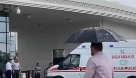 Ambulans şoförü Sağlık Bakanlığı önünde kendisini araca kilitledi