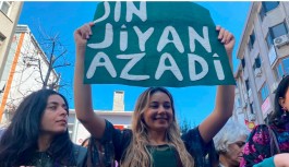 Kadınlar ‘Jin jiyan azadî’ sloganıyla Kadıköy'de toplandılar