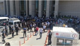 Hukukçular, iktidarın baroları bölme hamlesine karşı Çağlayan Adliyesi önünde