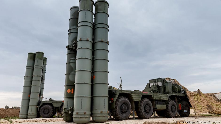 Rusya'nın Suriye'deki Hmeymim Hava Üssü'nde konuşlandırdığı S-400 bataryaları Rusya'nın Suriye'deki Hmeymim Hava Üssü'nde konuşlandırdığı S-400 bataryaları