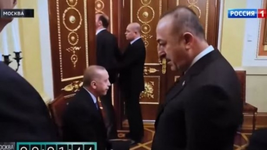 Rus kanalı Putin'in Erdoğan'ı beklettiği anları paylaştı